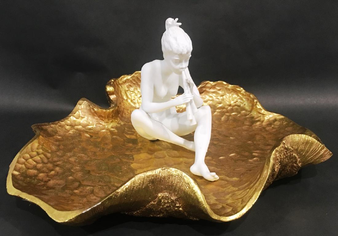 KAISER WHITE BISQUE PORCELAIN NUDE WITH LEAF: 7.5" NUDE SILUTE #385, GIRL PLAYING FLUTE WITH GOLD LEAF UNDER TRAY, 17" DIAMETER X 4" TALLEST