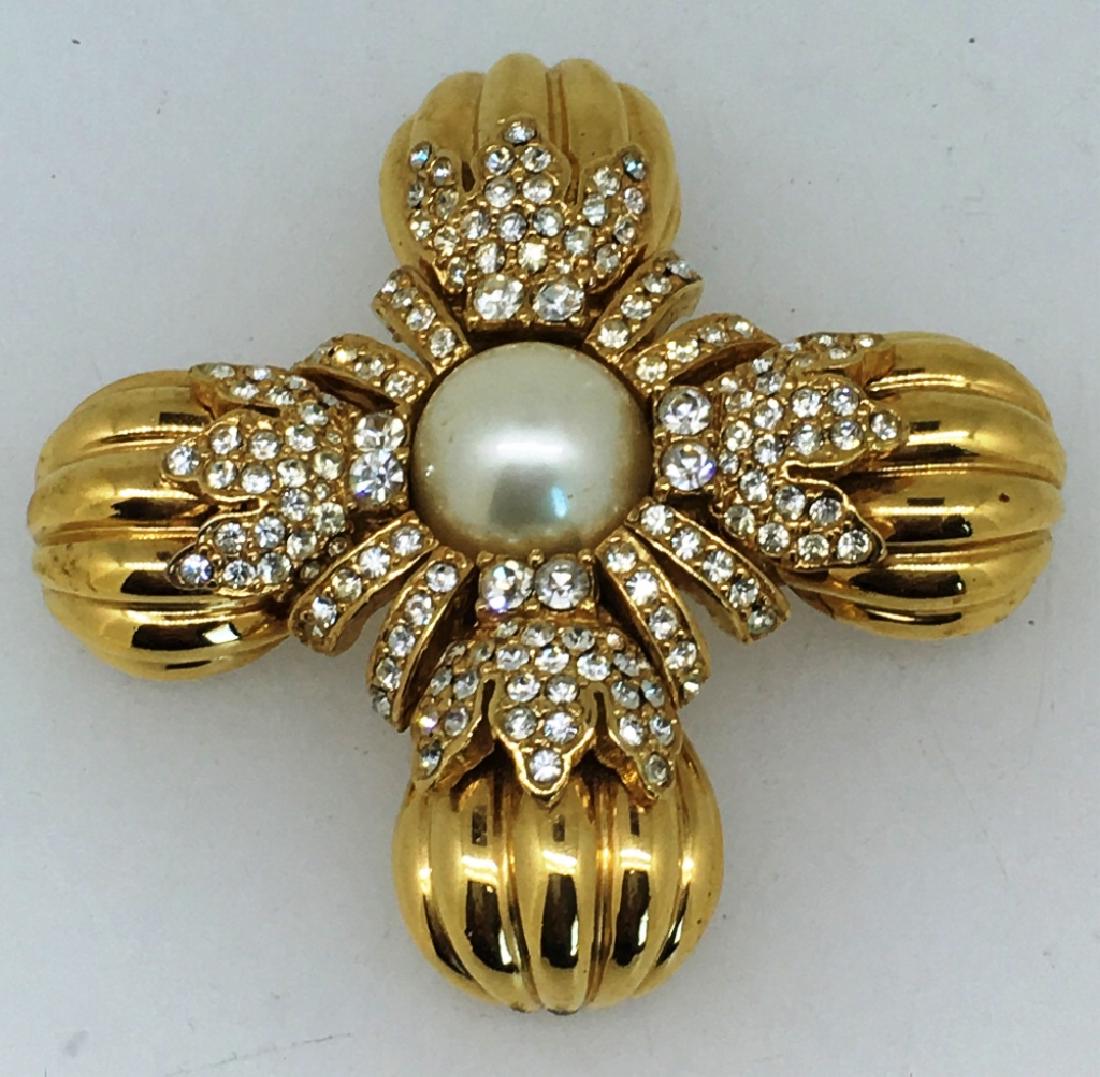 VINTAGE CINER BROACH: GOLD TONE WITH CRYSTAL ACCENTS