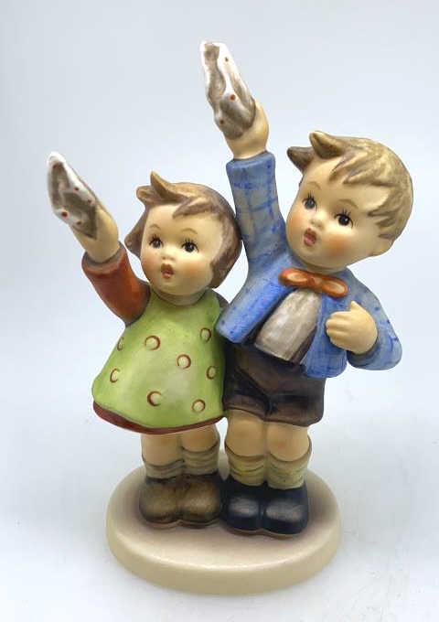 Hummel Aug Wiedersehen 153/0: 5.5 inches tall, last if the Goebel Bee