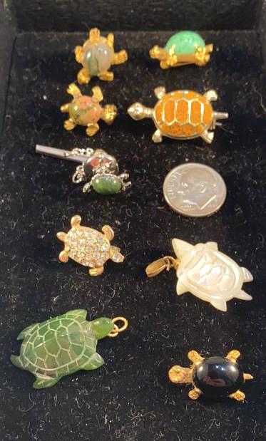 9 Turtle Brooches Pins: Dime is used to show size