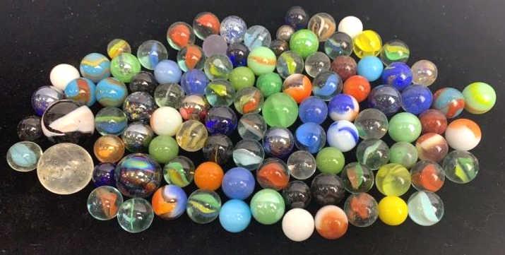 Lot of Vintage Marbles approx 100: Approximately 100 marbles