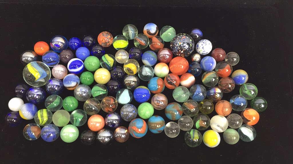 Lot of Approx 100 Vintage Marbles: Approximately 100 Marbles