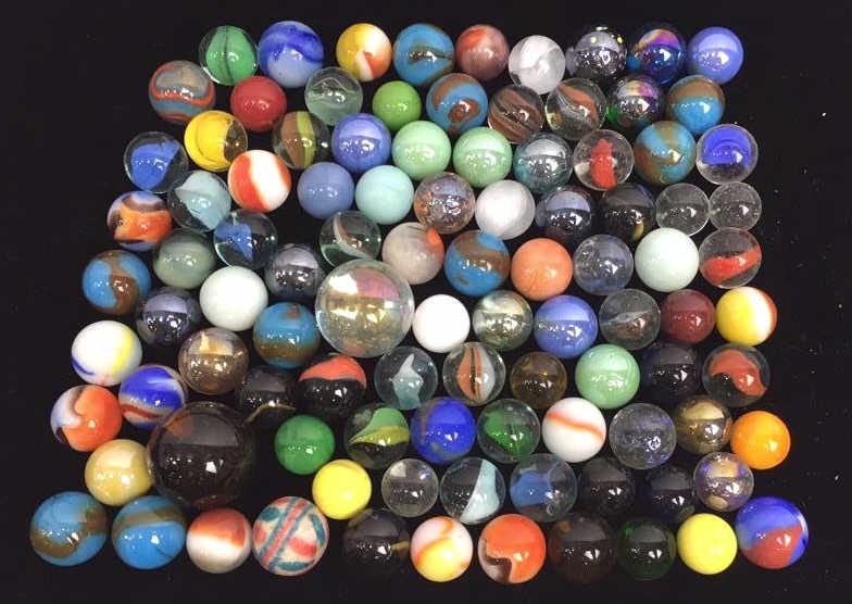 Lot of Approx 100 Vintage Marbles: Approximately 100 Marbles