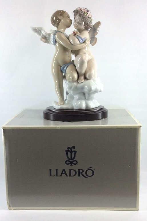 Heaven and Earth Signed Lladro Figurine #1824: Limited edition #3033 out of 5000, singed on bottom, retired 1999, 12.25 inches by 5.5 inches, with box and base, has certificate, see photo