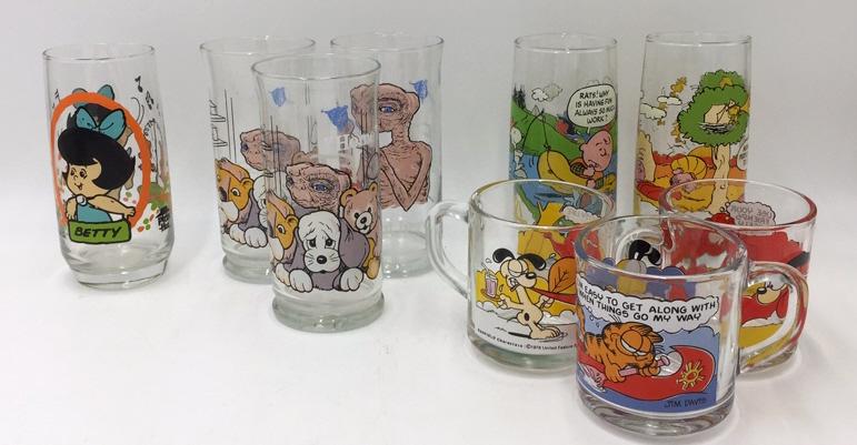 Lot of 9 Vintage Cartoon Memorabilia Glasses: 3 Garfield, 1 Betty Bop, 3 ET, 2 Charlie Brown, See photo