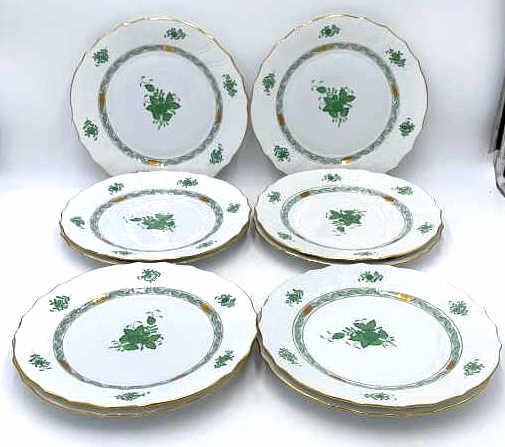 10 Herend Chinese Bouquet Green Dinner Plates: Hallmarked and numbered "1524/AV E92" and stamped Herend 1524, 10.375 inches in diameter, no damage at time of the inspection, see photo