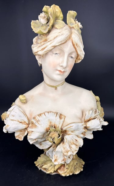 Amphora Turn Teplitz RSTK Figurine "Bust of Woman": 16 inches tall, 11 inches wide, see photos