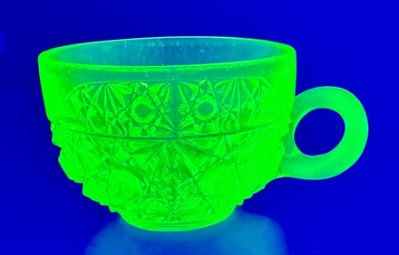 Vintage Daisy & Button Yellow Vaseline Glass Cup