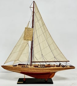Endeavor Sailing Yacht Model Sailboat