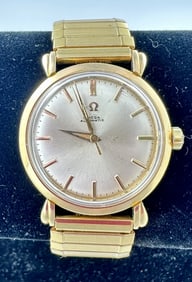 1945 18k Omega Bumper Men's Wristwatch