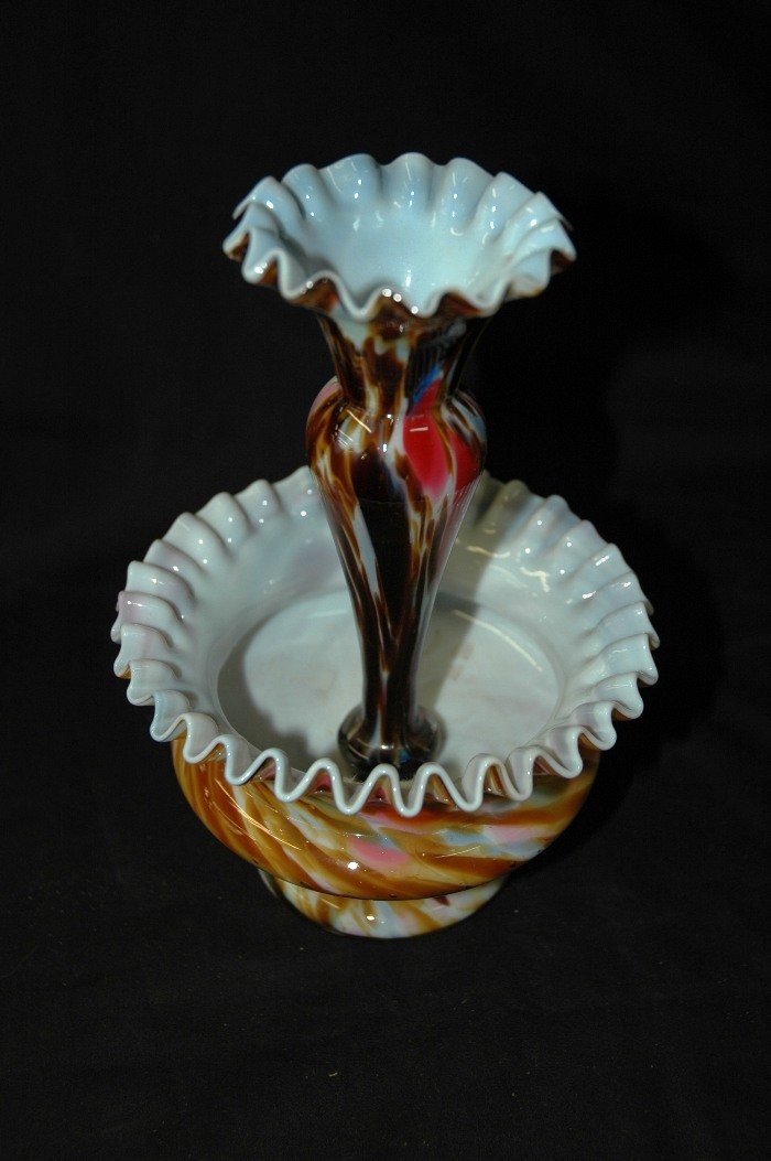 Epergne: Multi colored epergne with scalloped edge, single flute