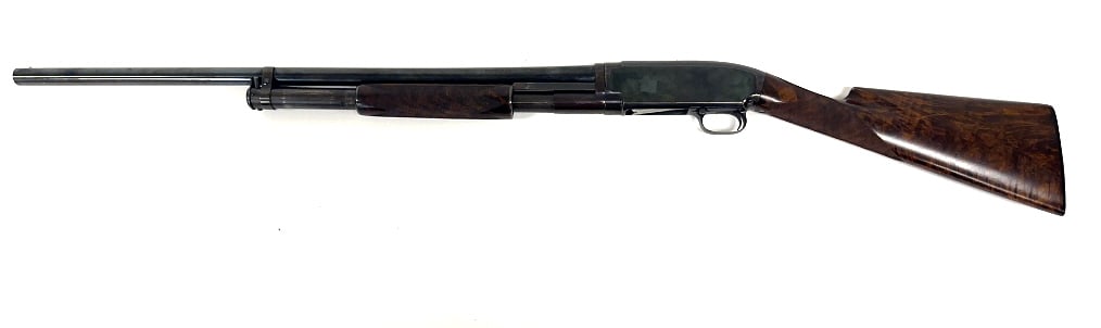 Winchester Model 12 Pump Action Shotgun: 12 gauge, 2.75 inch chamber, mod. Choke, see photos