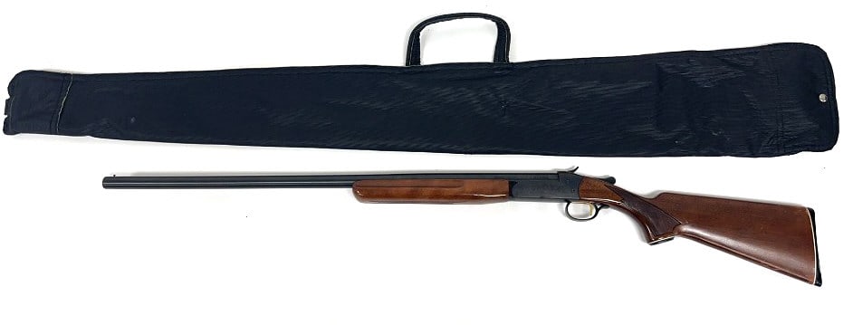 Winchester Model 37A Shotgun: 12 gauge, 2.75 and 3 inch chamber, with carry bag, see photos