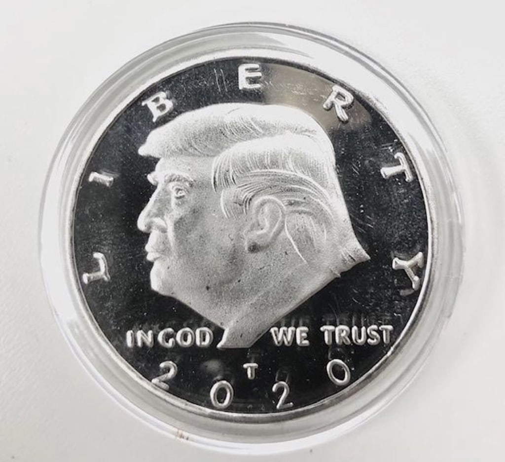 Donald Trump 2020 Commemorative Coin in Case: Silver plated, View photos for further details