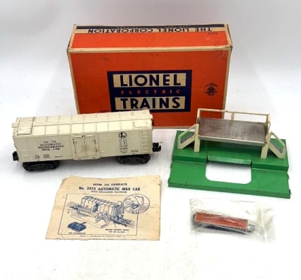 Lionel Postwar Operating Milk Car Set (1 of 8)