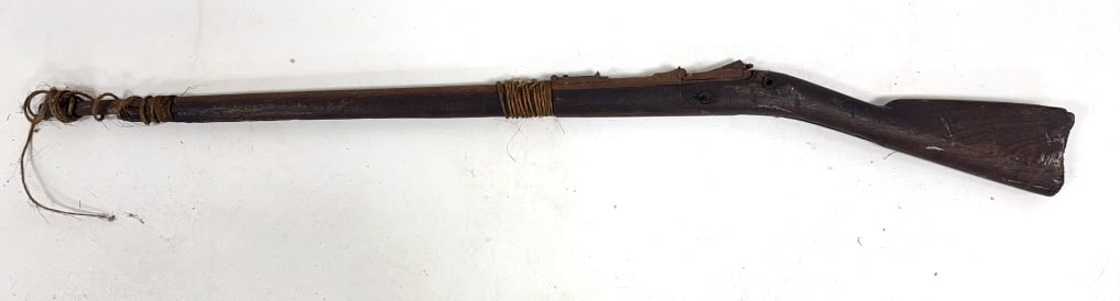 Wall Decor Musket (1 of 3)