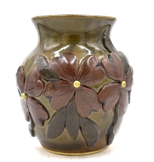 Anita Meaders Dogwood Flower Vase: 8.25 inches tall by 7 inches wide, Meaders Family dogwood flower design vase by Anita Meaders, signed on bottom, no damage, see photos.
