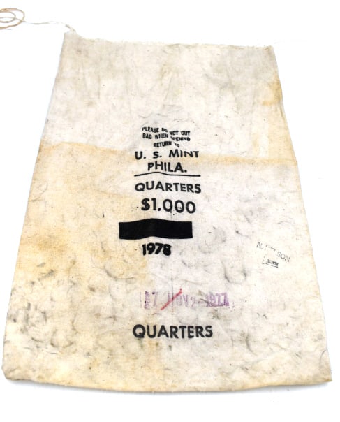 1978 Philadelphia US Mint $1,000 Quarters Bag: 19 inches tall by 11.75 inches wide, no damage, see photos.