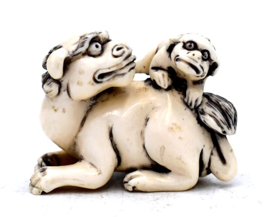 Japanese Signed Netsuke Dog (1 of 3)