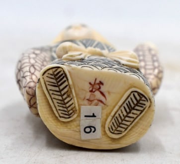 Japanese?s Waving Netsuke Marked - 3