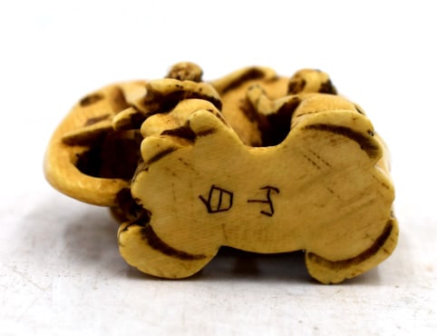 Japanese Elephant Signed Netsuke - 3