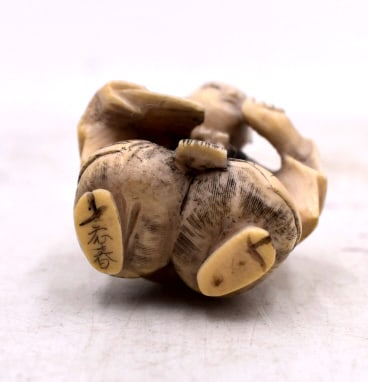 Japanese Man Signed Netsuke - 3