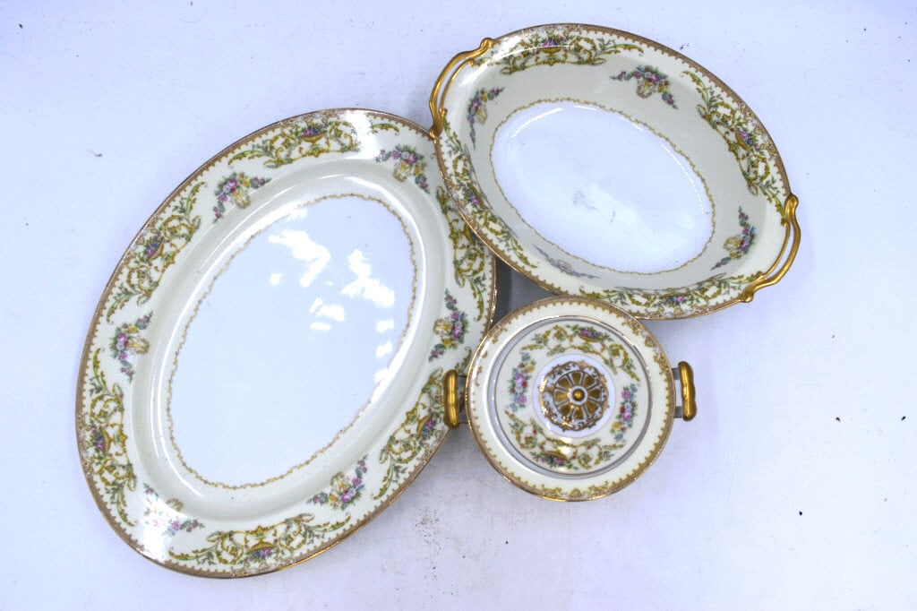 3 PC. Japanese Table China Set: 1 large plate, 1 medium bowl, 1 dressing bowl, largest piece is 14 inches long by 10 inches wide, marked on bottoms, no damage, please see photos.