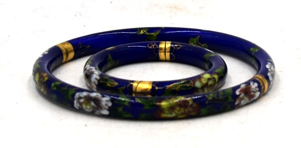 Asian Necklace and Bracelet Set: Necklace is 5.5 inches wide and bracelet is 3.25 inches wide, no damage, unmarked, please see photos.