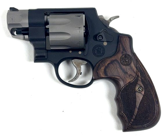 Smith & Wesson Performance Model 327 Snub Nose (1 of 5)