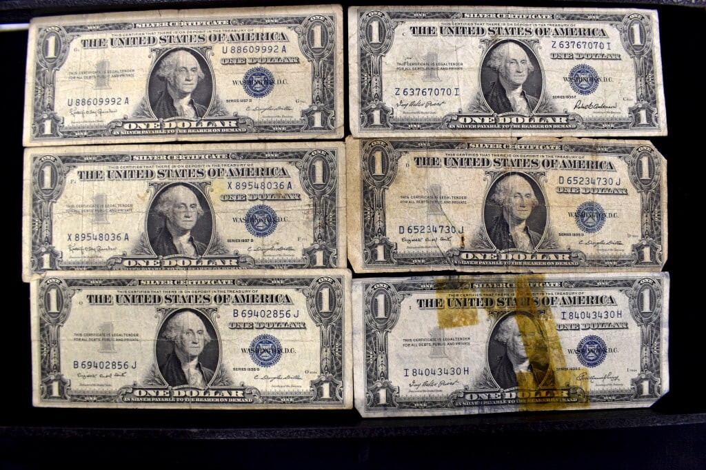 6 Silver Certificate Bills: 4 1935 bills and 2 1957 bills, regular wear, please see photos.