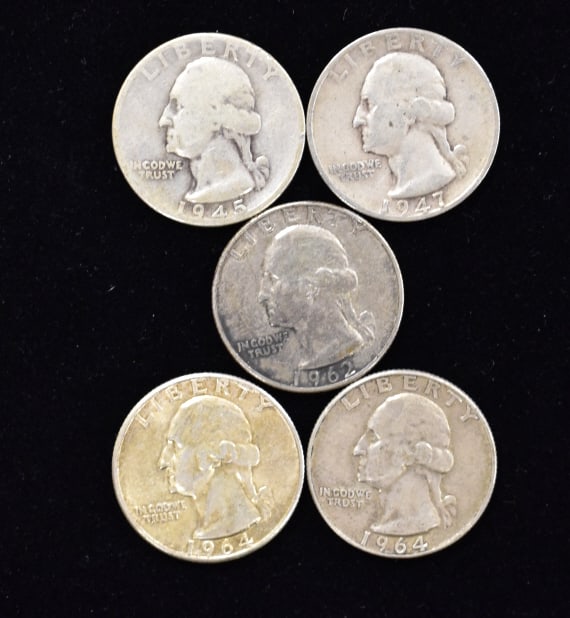 Lot of 5 Silver Quarters: 1 from 1945, 1 from 1947, 1 from 1962, and 2 from 1964, 90 percent silver coins, regular wear, please see photos.