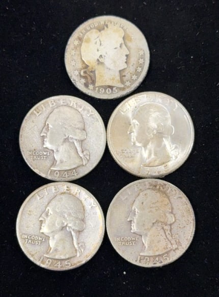 1905 Barber and 4 Silver Washington Quarter Coins: 5 coins total, 1905, 1944, and 1945 dates, 25c coins, use photos for grading