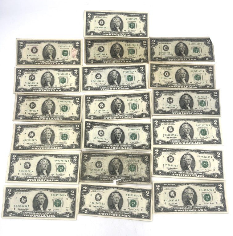 19 - Two Dollar Federal Reserve Notes: $2 bills, use photos for grading.