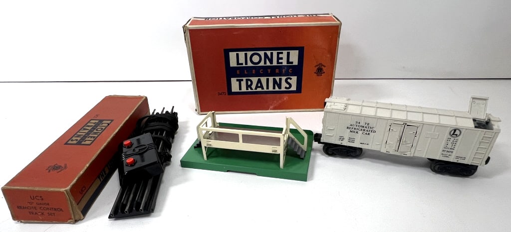 Lionel Postwar Milk Car and Remote Control (1 of 6)
