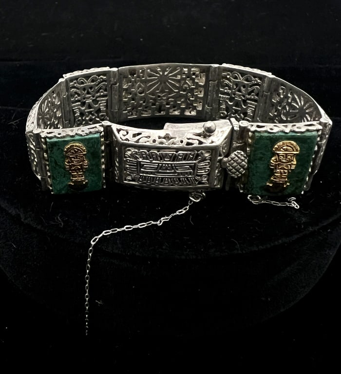 SS Peruvian Inca Link Bracelet: 7.25 inches, marked 925, featuring 18k gold tumi figures set in green stone, and maker, Arte Orfebre S.A. Safety chain needs to be sauntered. See photos 47 grams total weight