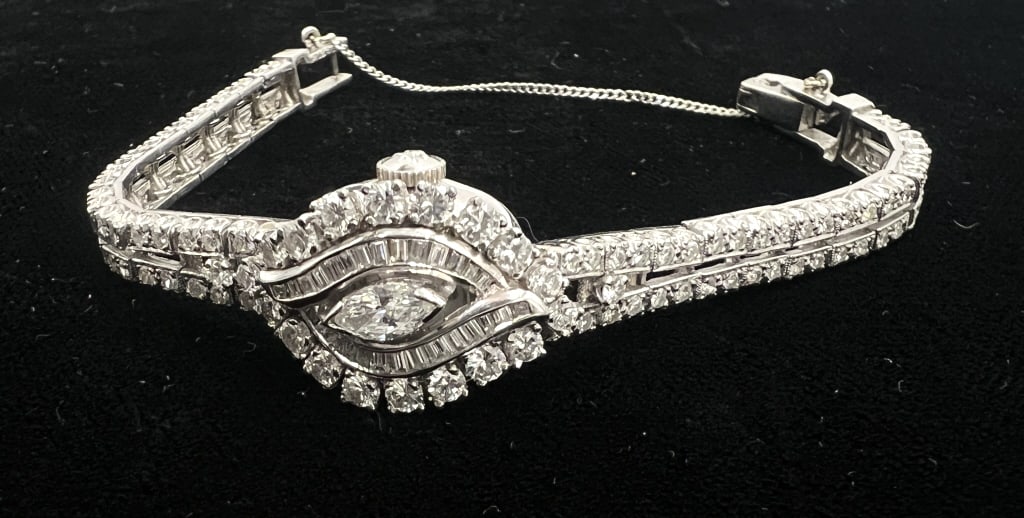 Hamilton Platinum & Diamond Bracelet Watch: 122 diamonds inlaid, 30 grams total weight, See photos