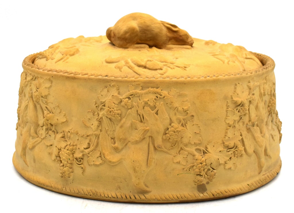 Wedgewood Caneware Rabbit Game Pie Dish: 10 inches wide by 6 inches tall, numbered (10) on bottom, minor chipping on inner rim, please see photos.