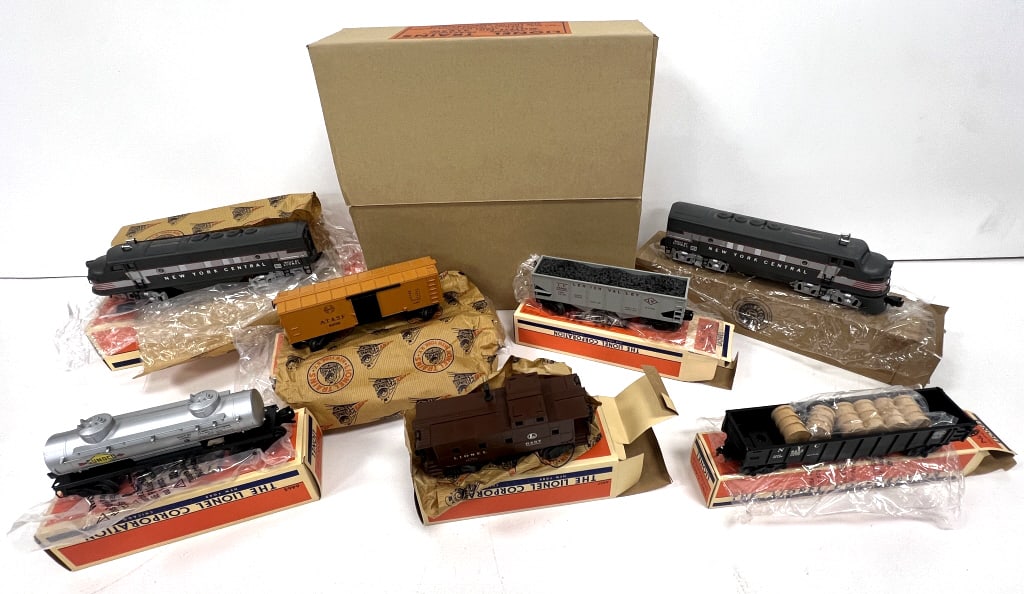 Lionel 2185 NY Twin Diesel Freight Set: Set that includes No.2354T, No.2354P, No.6456, No.6465, No.3464, No.6457, and No.6462. In great condition with original boxes including set box. See photos.