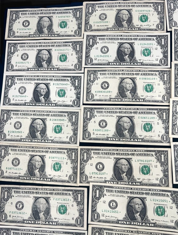 35 - One Dollar Star Notes - 2
