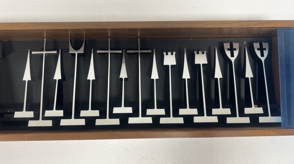 1962 Austin Cox Chess Set - 3