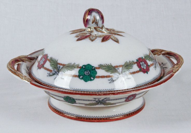 Covered Casserole, marked Star of India: 11 1/2" in diameter