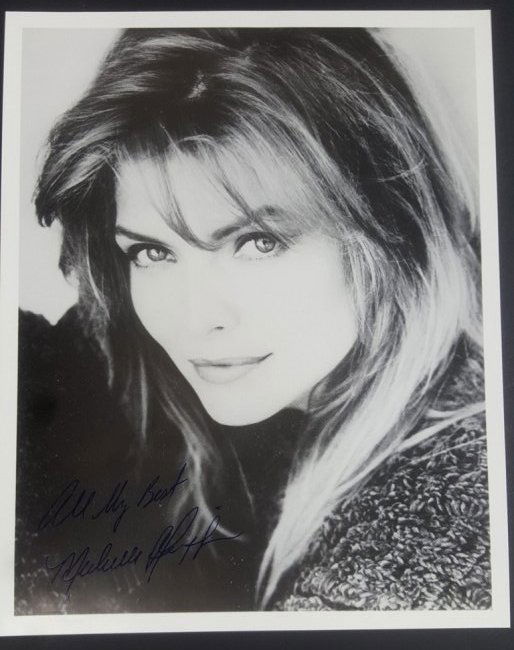 MICHELLE PFEIFFER AUTOGRAPH: 8x10 black and white autographed in blue ink