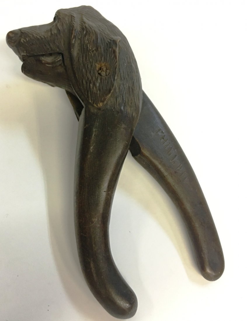 WOOD DOG NUTCRACKER (1 of 2)