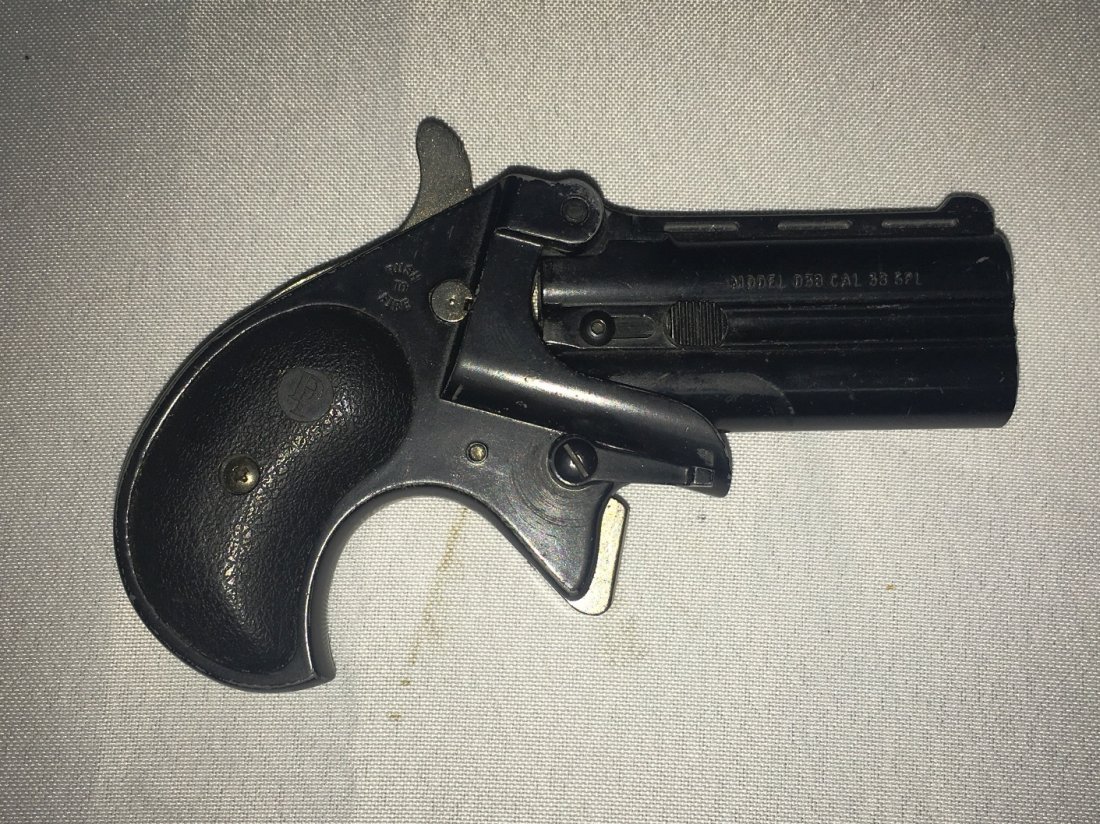 DAVIS INDUSTRIES DERRINGER MODEL D38: .38 special pistol