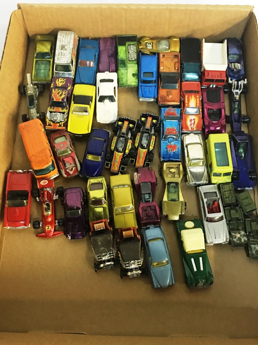 41 VINTAGE METAL TOY CARS: Makers incl; Husky, Hot Wheels, Matchbox, & Johnny Lighting