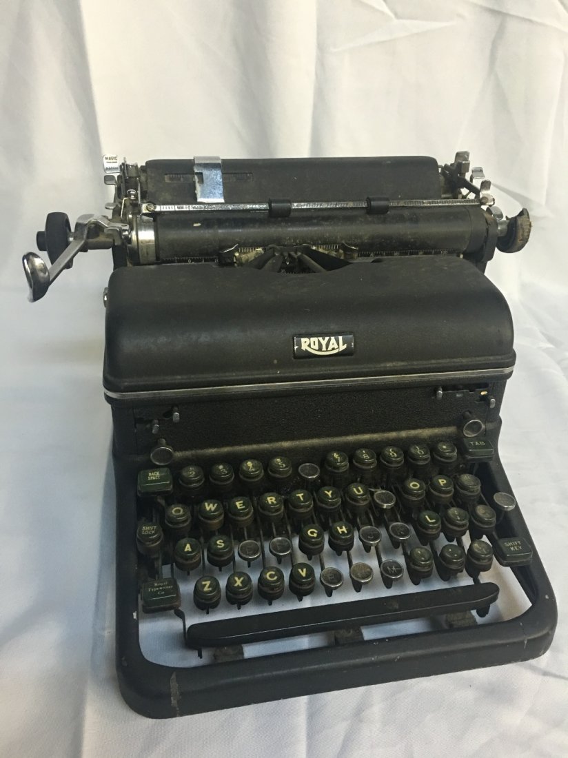ROYAL TYPEWRITER: TYPEWRITER