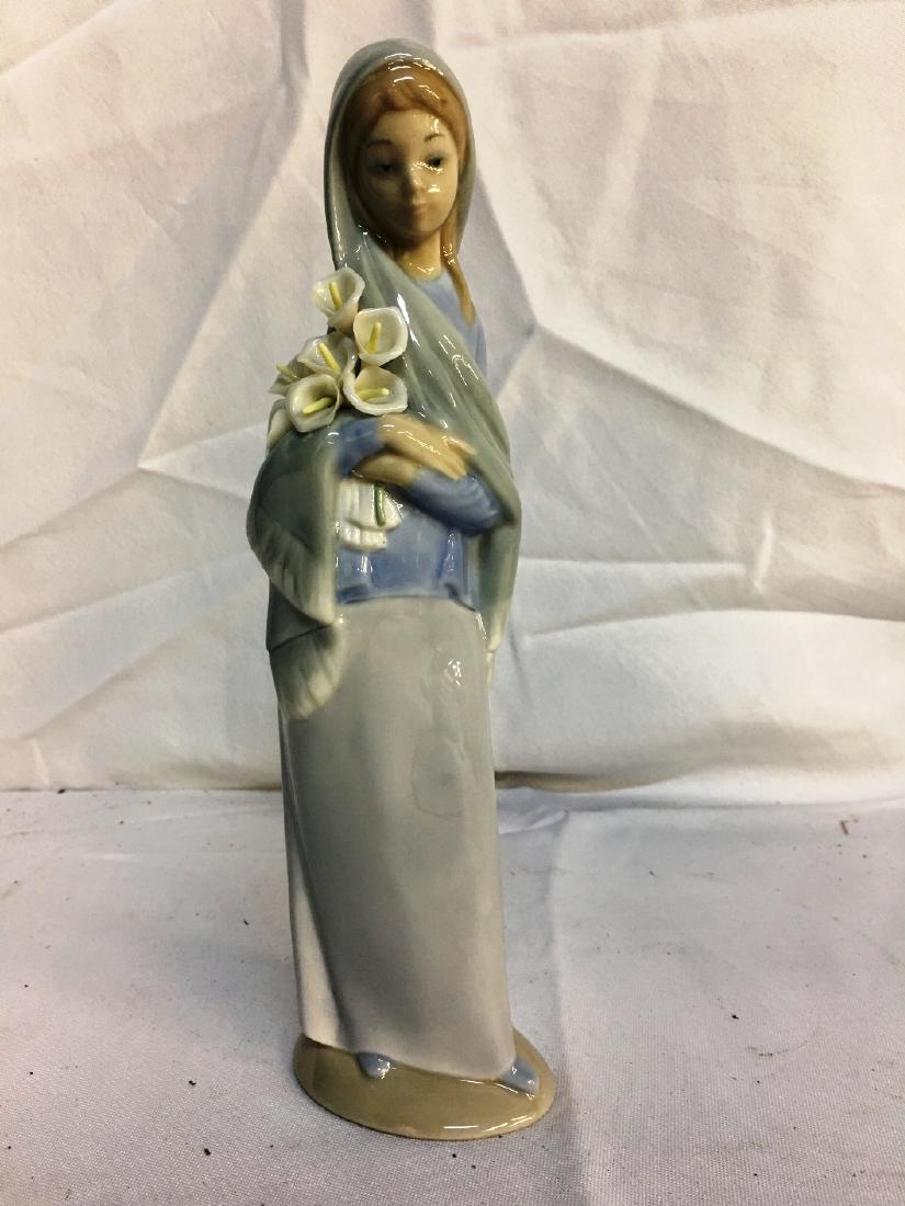 LLADRO PORCELAIN GIRL W/ CALLA LILLIES GIGURINE MADE IN: Porcelain girl 9"