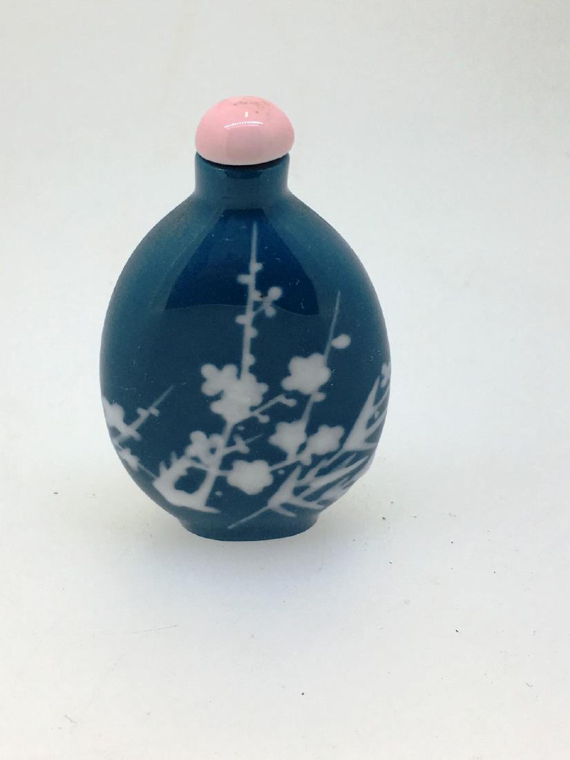 OVATE, PORCELAIN HAND PAINTED SNUFF BOTTLE (1 of 3)