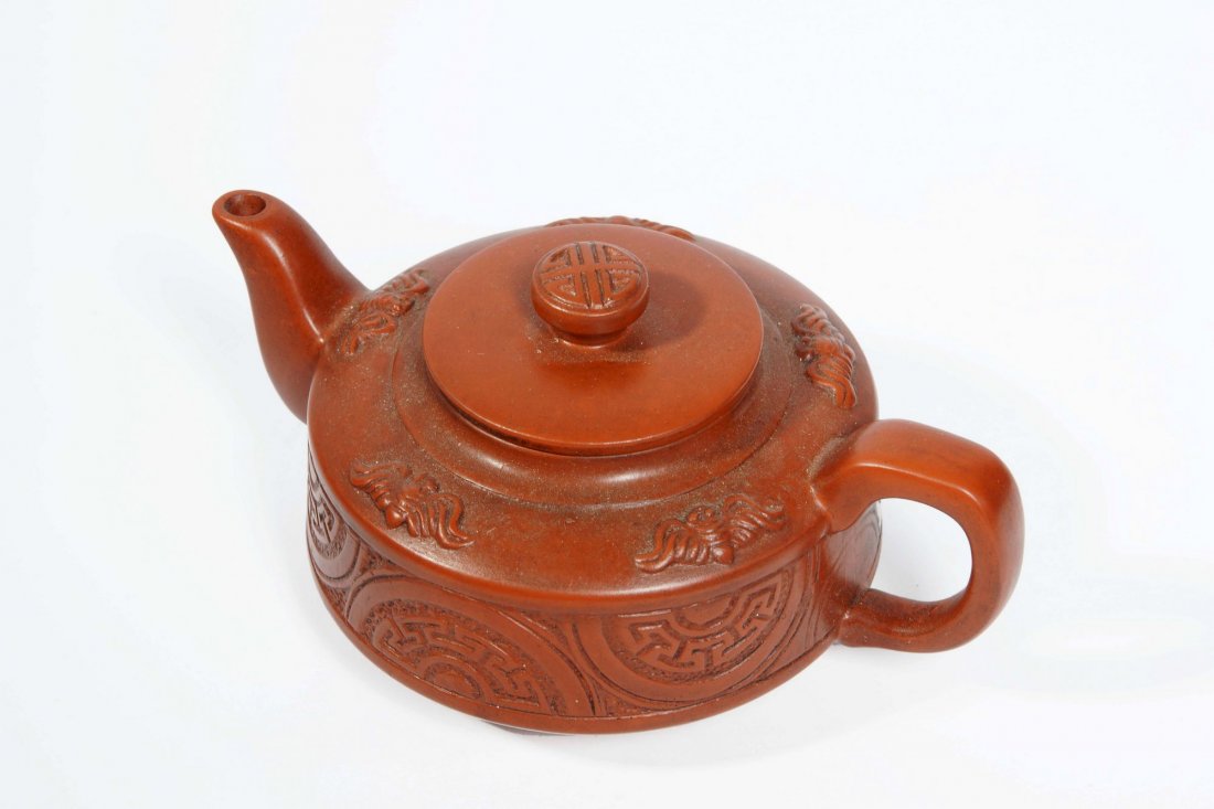 A Chinese Yixing Clay Teapot: A Chinese Yixing Clay Teapot, H 3.25", L 6.5"