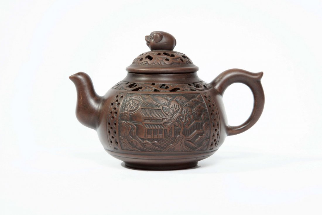 A Chinese Yixing Clay Teapot: A Chinese Yixing Clay Teapot, H 4.25", L 6"